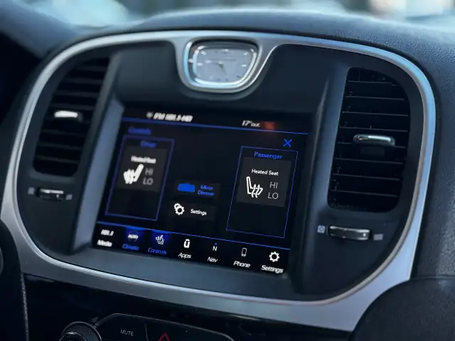 2022 CHRYSLER 300 - Photo 14