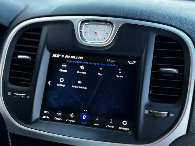 2022 CHRYSLER 300 - Photo 16