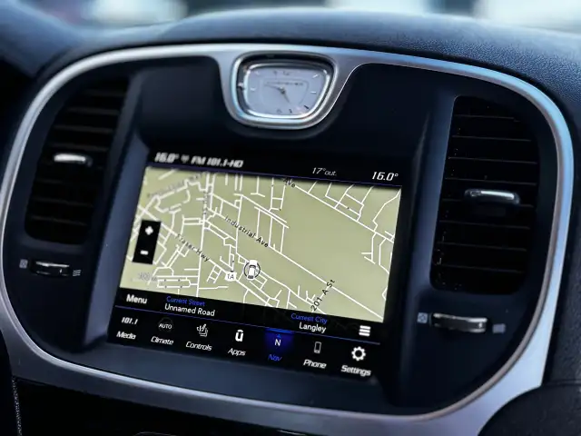 2022 CHRYSLER 300 - Photo 17