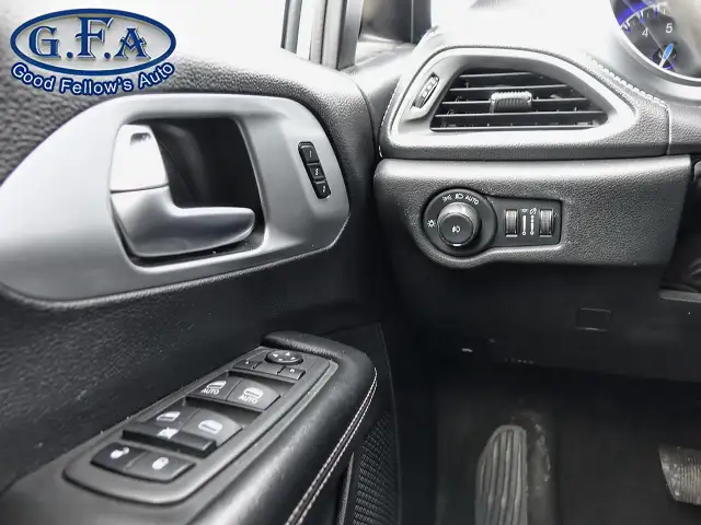 2022 Chrysler Pacifica TOURING L MODEL, AWD, 7 PASSENGER, LEATHE - Photo 18
