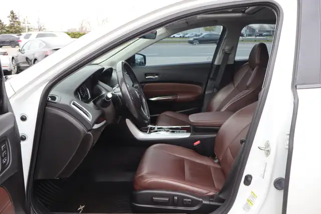 2017 Acura TLX - Photo 17