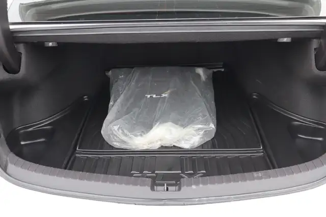 2017 Acura TLX - Photo 31