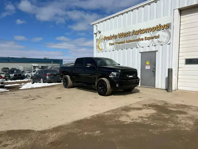 2019 Ram 1500 Classic SLT Crew Cab 5.7L V8 - Photo 3
