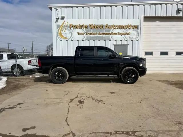 2019 Ram 1500 Classic SLT Crew Cab 5.7L V8 - Photo 4