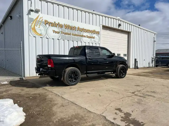 2019 Ram 1500 Classic SLT Crew Cab 5.7L V8 - Photo 5