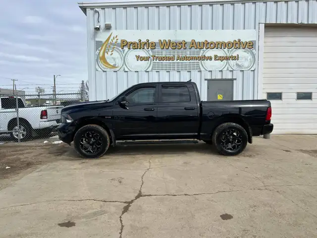 2019 Ram 1500 Classic SLT Crew Cab 5.7L V8 - Photo 8