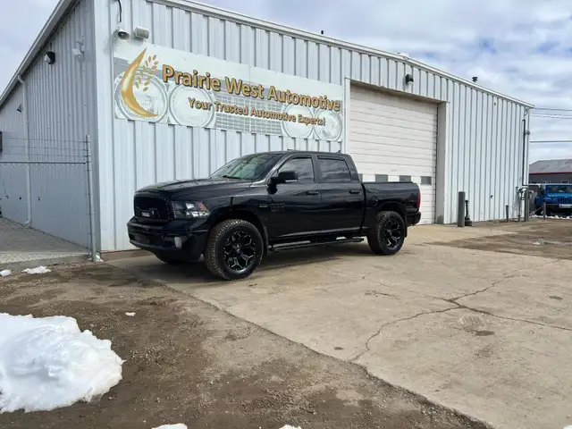 2019 Ram 1500 Classic SLT Crew Cab 5.7L V8 - Photo 9