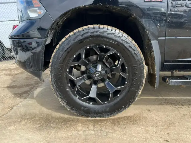 2019 Ram 1500 Classic SLT Crew Cab 5.7L V8 - Photo 14