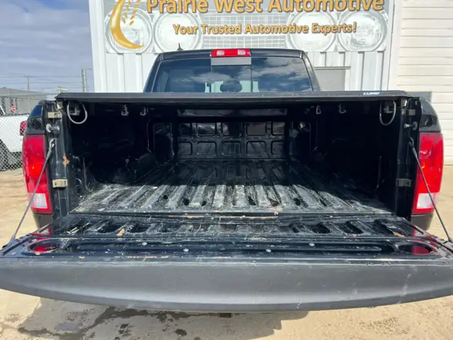 2019 Ram 1500 Classic SLT Crew Cab 5.7L V8 - Photo 26