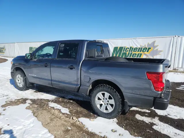 2017 Nissan Titan - Photo 3