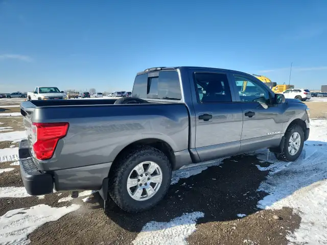 2017 Nissan Titan - Photo 4