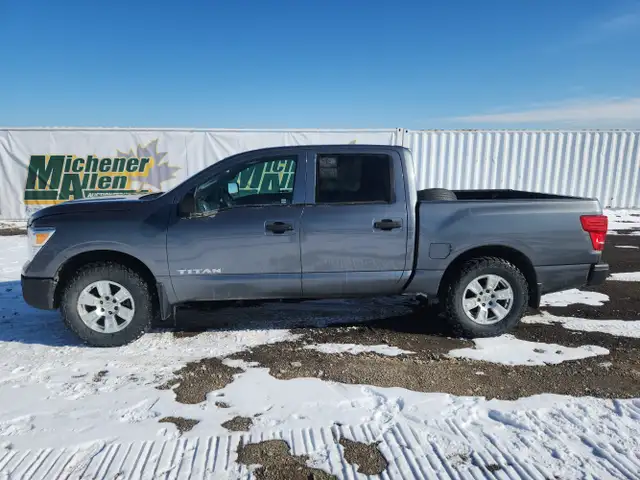 2017 Nissan Titan - Photo 5