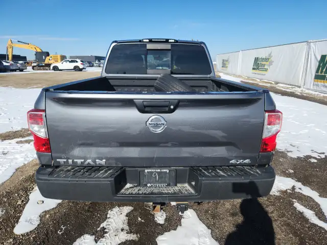 2017 Nissan Titan - Photo 6