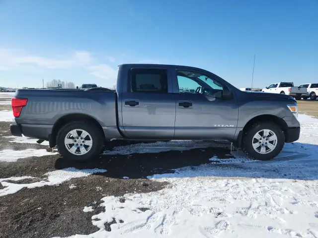 2017 Nissan Titan - Photo 7