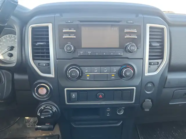 2017 Nissan Titan - Photo 20