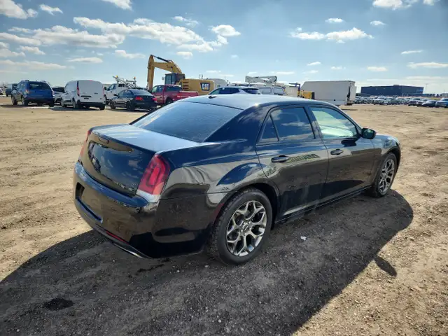 2016 Chrysler 300 - Photo 4