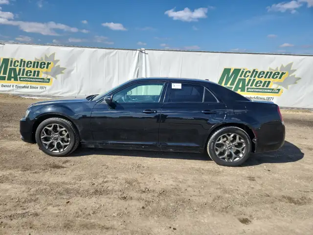 2016 Chrysler 300 - Photo 5