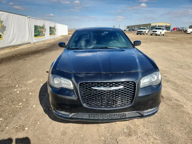 2016 Chrysler 300 - Photo 6