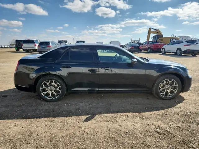 2016 Chrysler 300 - Photo 7