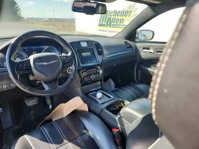 2016 Chrysler 300 - Photo 15