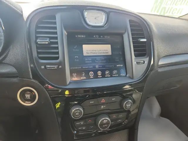 2016 Chrysler 300 - Photo 19