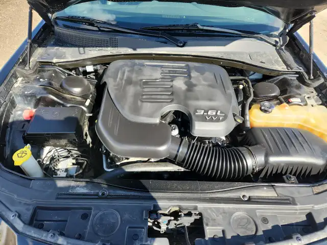 2016 Chrysler 300 - Photo 23