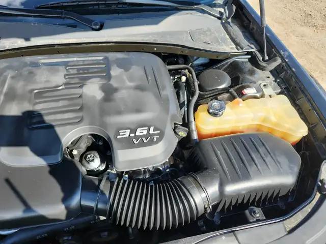 2016 Chrysler 300 - Photo 24