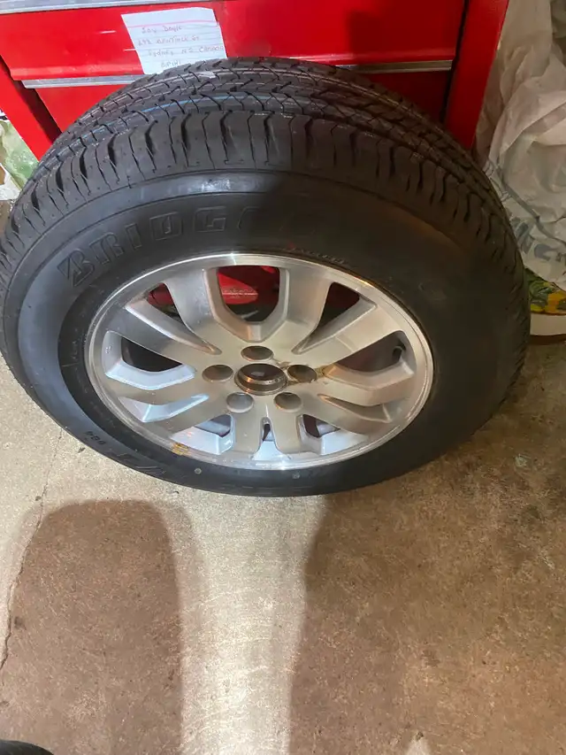 4 Hyundai Santa Fa Rims and Tires - Photo 5