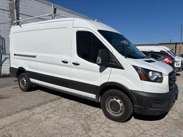 2018 Ford Transit Cargo Van T-250 148' Med RfRWD