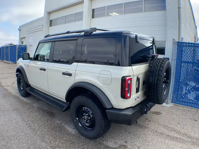 2026 Ford Bronco Outer Banks 4dr 314A - Photo 3