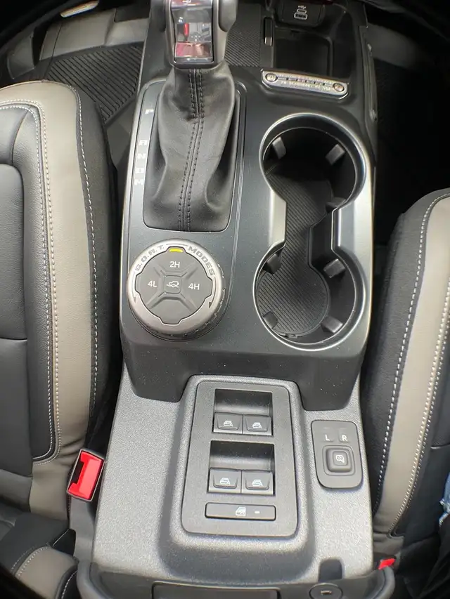 2026 Ford Bronco Outer Banks 4dr 314A - Photo 32