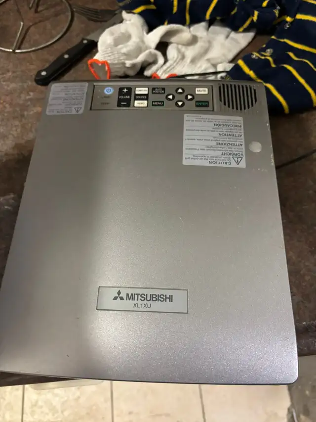 Mitsubishi XL1XU Projector – XGA 3LCD Projector ! - Photo 3