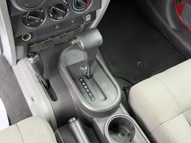 2009 Jeep Wrangler Sahara UNLIMITED ONE OWNER - Photo 25