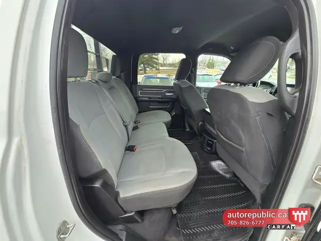 2021 Ram 2500 Big Horn 6.4L V8 Hemi Gas 4x4 8ft box, 6 seater Ce - Photo 12