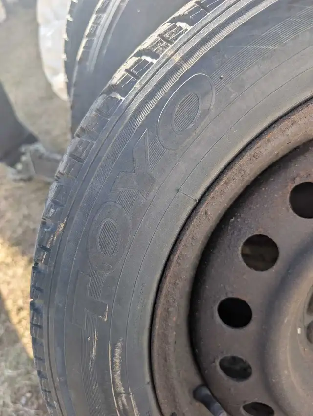 4 Pneus d'hiver avec roues 15 pouces (185/65R15) - Photo 3