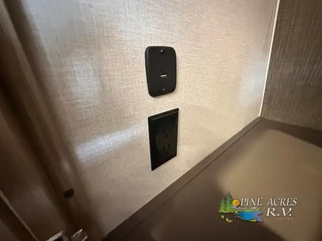 2025 Cruiser Avenir A-32BH SOLDSOLD Bunk House - Photo 38