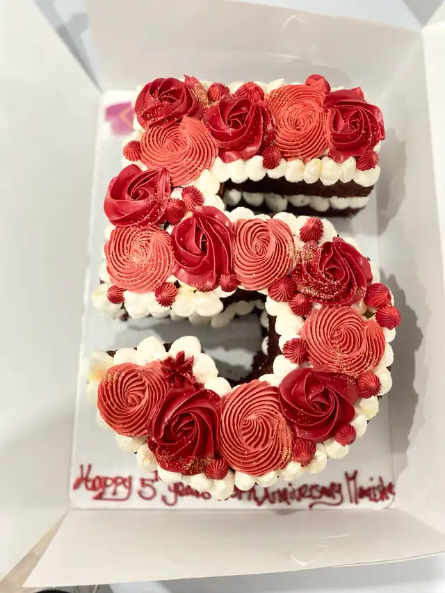 Butterfly cakes , rosettes cake, photo cakes Milton - Photo 10