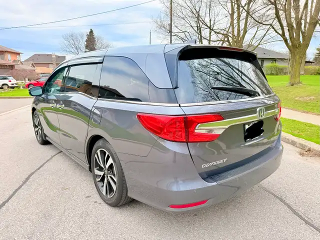 2018 Honda odyssey Touring fully loaded - Photo 4