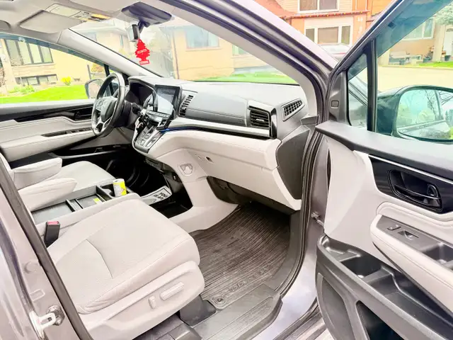 2018 Honda odyssey Touring fully loaded - Photo 6