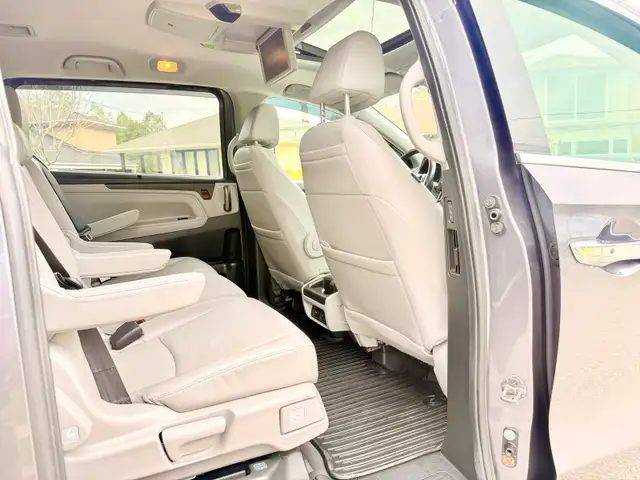 2018 Honda odyssey Touring fully loaded - Photo 7