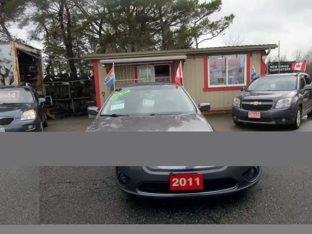 2011 Ford Fusion SE - Photo 2