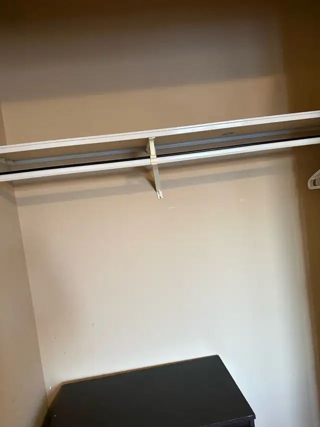 urgent. All included furnished room for rent female only - Photo 6