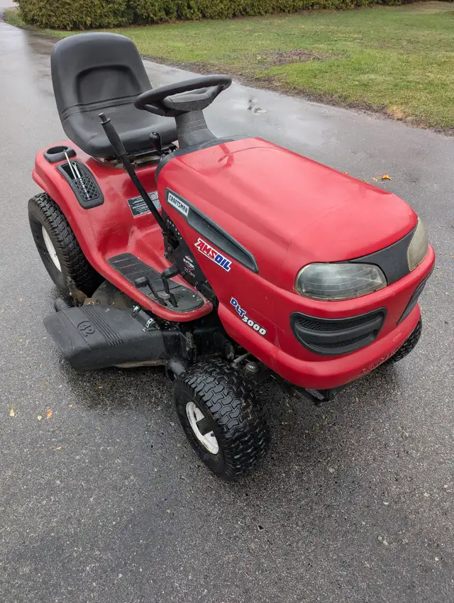 RIDING LAWN MOWER.  Craftsman, 22 horse, 42 inch cut.  Works gre - Photo 2