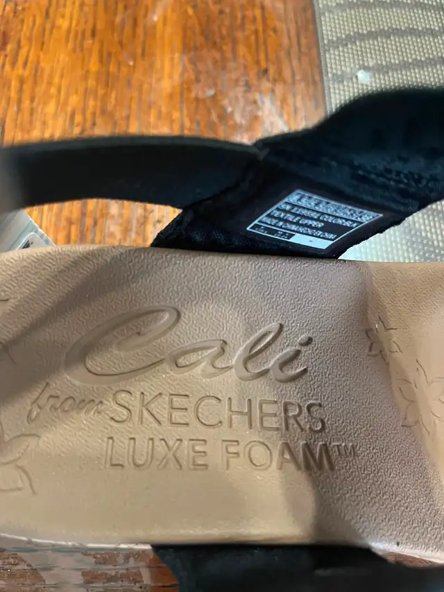 NEW - SKETCHERS Ladies Sandals with Luxe Foam (sz 8.5) $30! - Photo 3