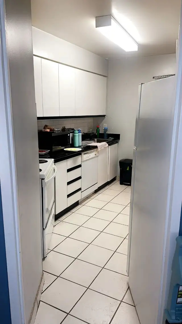 Furnished Room in Apartment building for rent $1200 - Photo 5