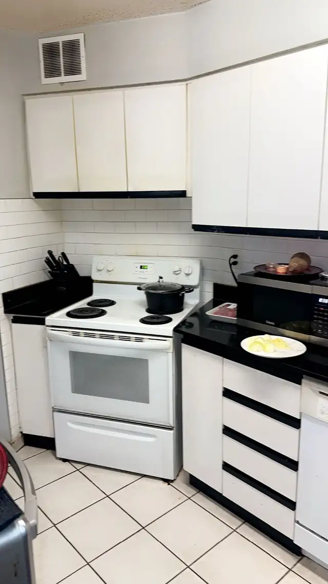 Furnished Room in Apartment building for rent $1200 - Photo 7