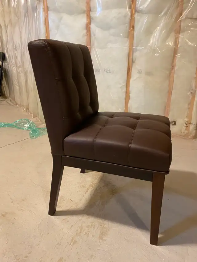 Premium Dining Table & Chairs - Photo 3