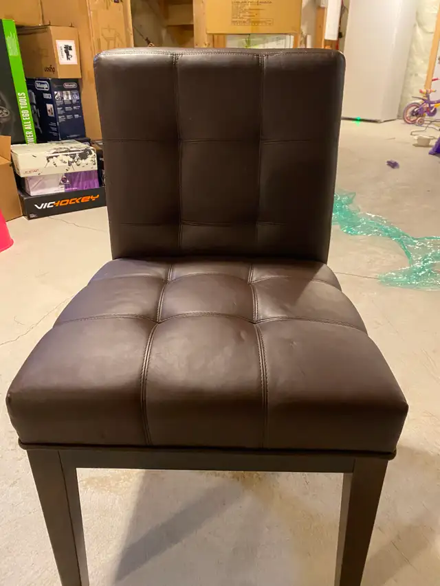 Premium Dining Table & Chairs - Photo 4