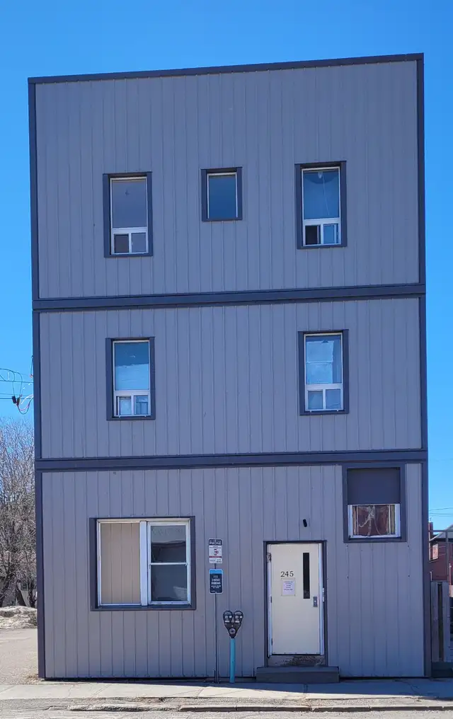 Student Rooms for Rent – Downtown Thunder Bay | $650–$800/mo Al - Photo 2