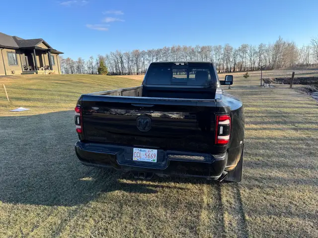 2023 ram 3500 dually diesel - Photo 3